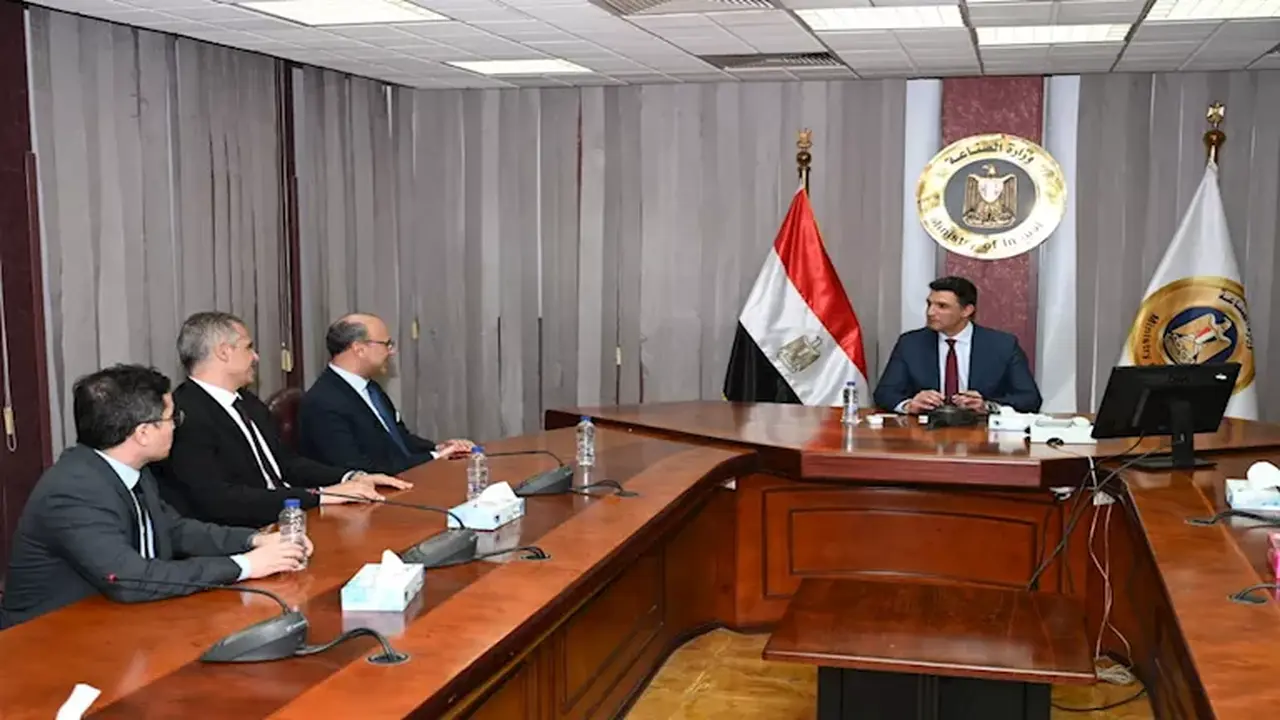 وزير الصناعة يناقش الخطط التوسعية لمجموعة صافولا داخل الأسواق المصرية